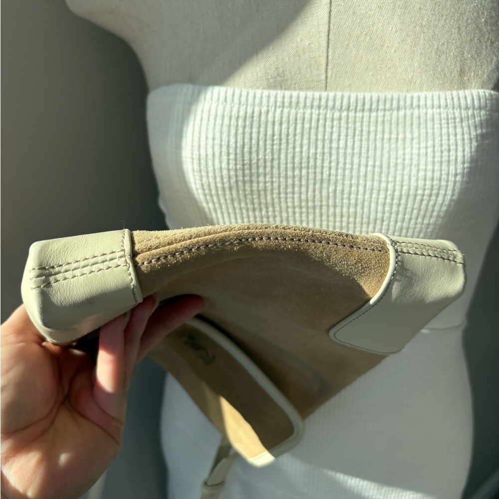 Loewe Suede and Leather Crossbody in tan and cream - Picture 4 of 15